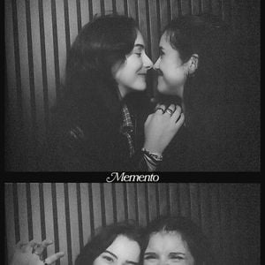 Elisa Annenberg-Paglia assumiu recentemente o namoro com a atriz norte-americana Karlie Jo Dickinson