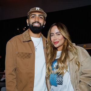 Irmã de Neymar, Rafaella Santos foi com o namorado, Gabigol, parceiro de Santos do jogador