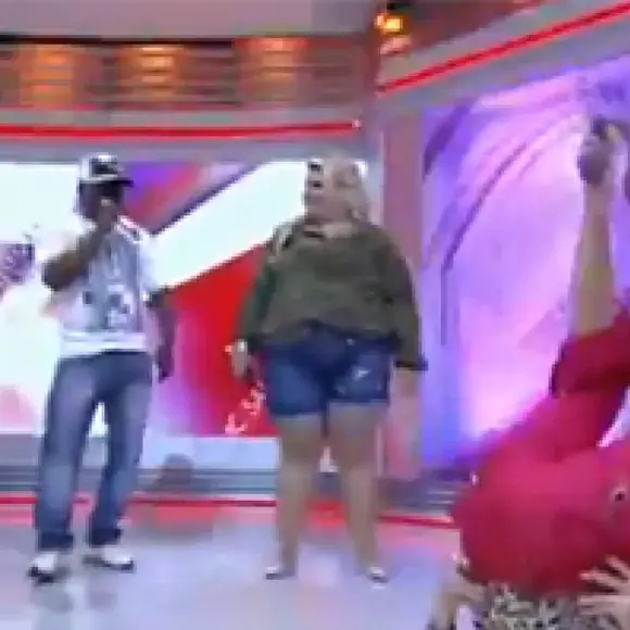 Ticiane Pinheiro dançou o ‘Quadradinho de 8’ na Record no dia 23 de abril de 2013