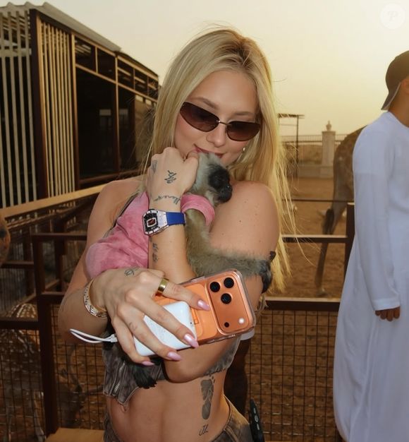 Virginia visitou zoológico e posou com animais: vídeo beijando macaco gerou forte polêmica e grave acusação de incitação ao racismo. 'Acontece que interpretaram o vídeo totalmente errado'