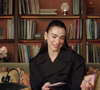 Dua Lipa abriu sua bolsa para o quadro 'In the Bag', da Vogue, e revelou detalhes de sua rotina longe dos palcos
