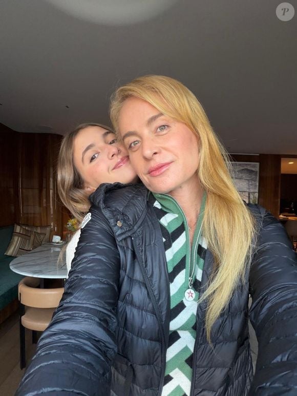 Eva e Angélica surgiram juntas em série de fotos postadas pela mãe no dia dos 14 anos da adolescente: 'Desejo que a vida te dê sempre força para seguir assim, exatamente do jeitinho que Deus te fez'
