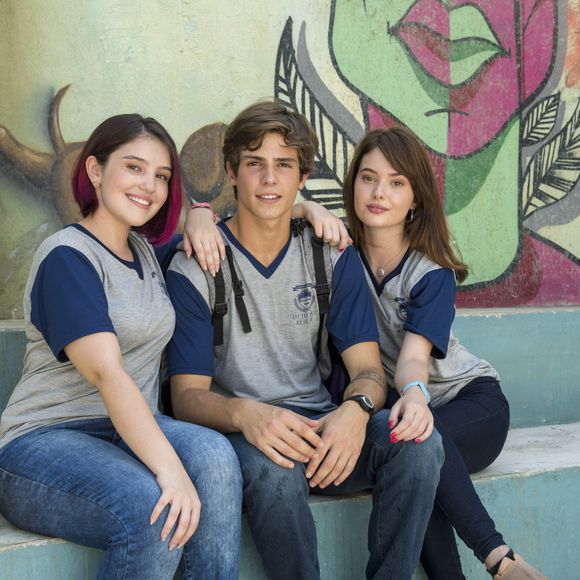 Filho de surfista francês, Lucca Picon era modelo e estreou como ator em 'Malhação' em 2019