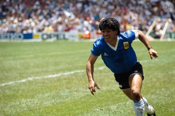 A classificação da Argentina para a semifinal da Copa do Mundo de 2026 reacende as lembranças de um dos jogos mais emblemáticos da história: a vitória sobre a Inglaterra em 1986, eternizada por Diego Maradona