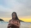 Nua, Gracyanne Barbosa fez fotos na Praia do Abricó, destino naturalista do Rio de Janeiro