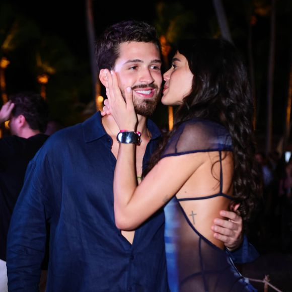 Bruna Marquezine e João Guilherme assumiram namoro em agosto de 2024.