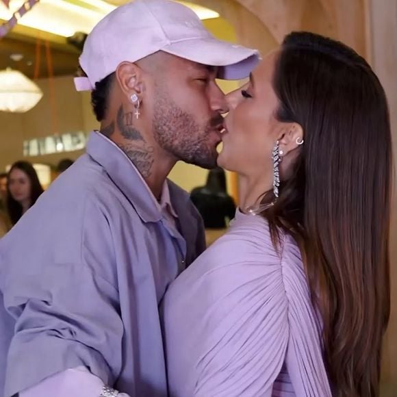 Neymar, Bruna Biancardi, Mavie e Mel combinaram os looks em tons de lilás para o aniversário de 3 anos da filha mais velha do casal