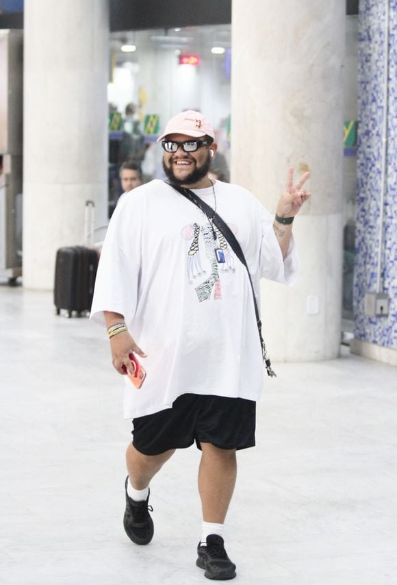 Mudança no visual de Gominho veio com um novo acessório para suas fotos: o boné