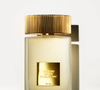 No coração do perfume da Tom Ford, aparecem ylang ylang e lírio especiado, seguidos por um fundo com benjoim, fava tonka, baunilha e acorde de coco-do-mar