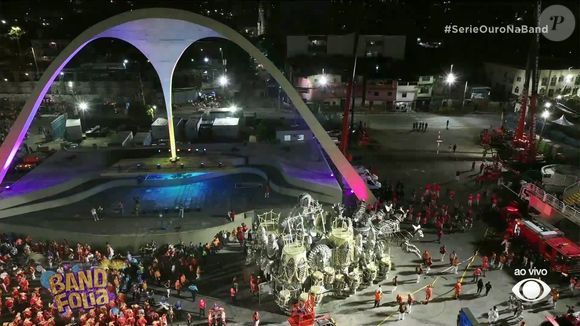 Carnaval 2026: União de Maricá viu carro imprensar 3 pessoas; outra alegoria teve princípio de incêndio