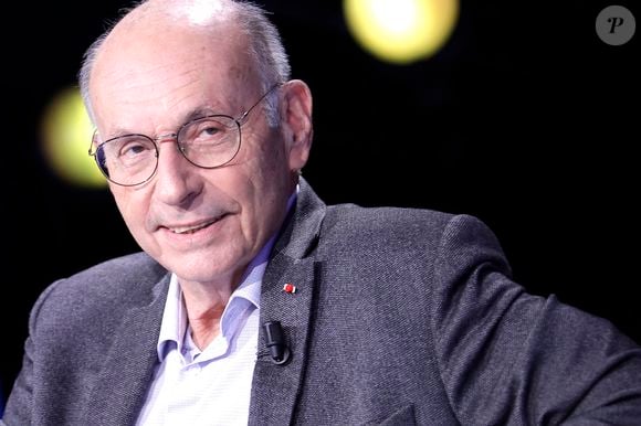 Boris Cyrulnik é um psiquiatra, neurologista e pensador francês que se tornou conhecido como o 'pai da resiliência'