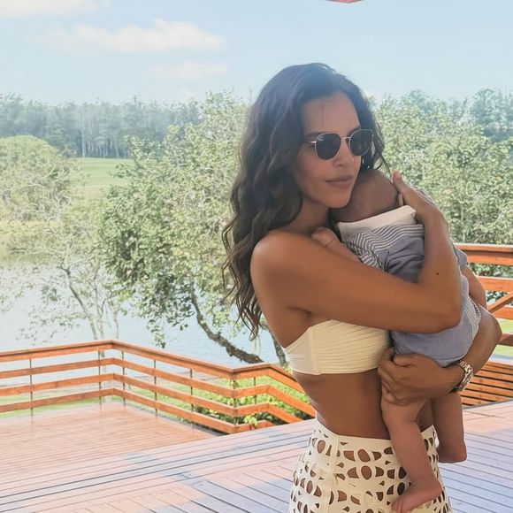 Mariana Rios compartilha rotina com o filho após dificuldades na amamentação