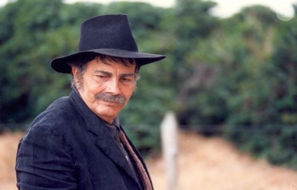 Tarcísio Meira comprou fazenda, ergueu casas para funcionários e investiu em escola para os filhos destes - na foto, ator na novela 'O Rei do Gado'