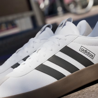 Do clássico ao moderno: este tênis branco será seu melhor amigo na hora de criar um look versátil