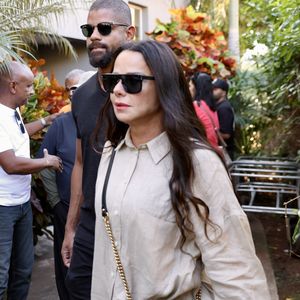 Viviane Araujo chegou acompanhada do marido, o empresário Guilherme Militão
