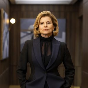 Odete (Debora Bloch) avisa a Walter (Leandro Lima) que vai destruir a empresa de Raquel (Taís Araújo)