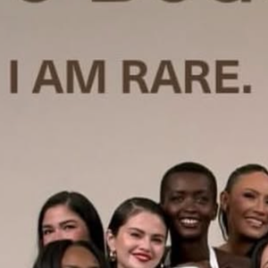 Amira Pinheiro conheceu Selena Gomez durante o trabalho e não poupou elogios à cantora: "Conduziu tudo com muito carinho, delicadeza e atenção genuína às nossas perspectivas pessoais. Existia um cuidado muito bonito em fazer com que cada mulher se sentisse vista, respeitada e representada em sua essência", disse