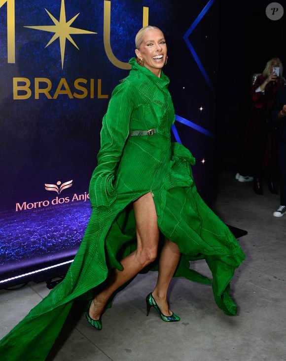 'A Fazenda 18' estreia em setembro e terá mais edições ao vivo na comparação com edições passadas - Adriane Galisteu segue no comando