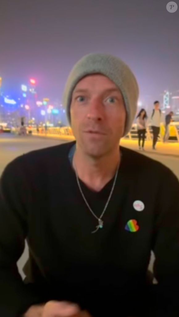 Chris Martin, vocalista do Coldplay, faz relato sobre sua luta contra a depressão e compartilha práticas de bem-estar adotadas durante a turnê mundial.