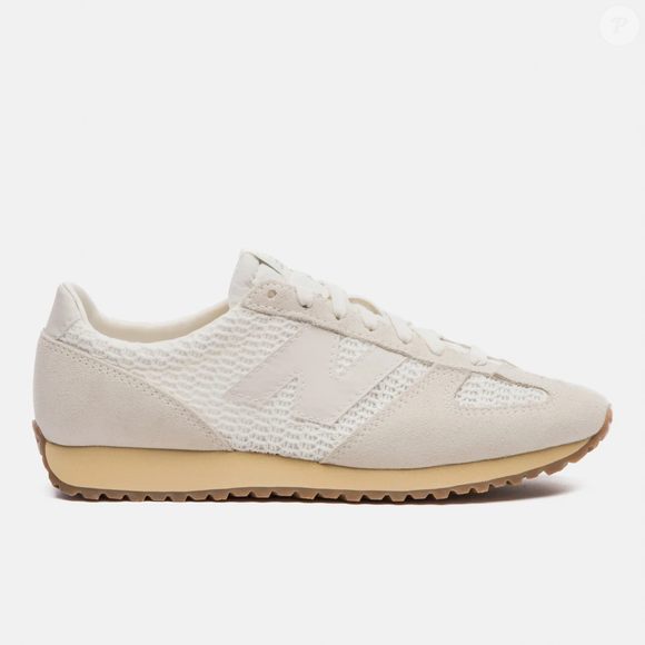 O New Balance 471 resgata a herança dos tênis de corrida dos anos 1970 em uma versão repaginada para o dia a dia, com perfil baixo e visual retrô