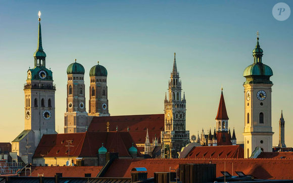Realeza, luxo e exclusividade definem o Hotel Vier Jahreszeiten Kempinski. O endereço histórico de Munique foi a casa temporária de Harry Kane antes de o atacante encontrar uma residência definitiva