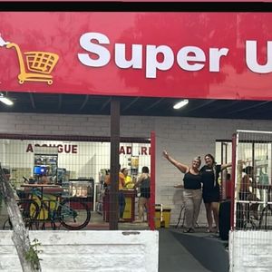 Andressa Urach possui o 'Super Urach', um mercado em Viamão, no Rio Grande do Sul.