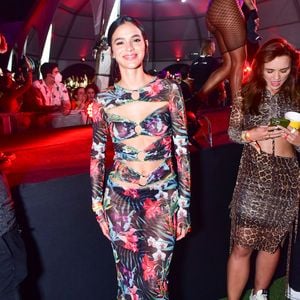 Bruna Marquezine fez uma parceiria com o brechó Troc, para apoiar a IKMR.