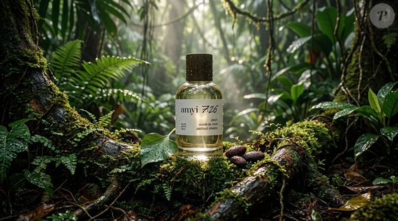 Com classificação na família olfativa amadeirada aromática, o Amyi 7.26 combina puxuri, acorde de chuva e patchouli silvestre. O perfume nacional de nicho é apresentado como uma experiência sensorial que busca aproximar a perfumaria contemporânea da natureza