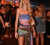 Yasmin Brunet usou um vestido tomara que caia no show de Ludmilla