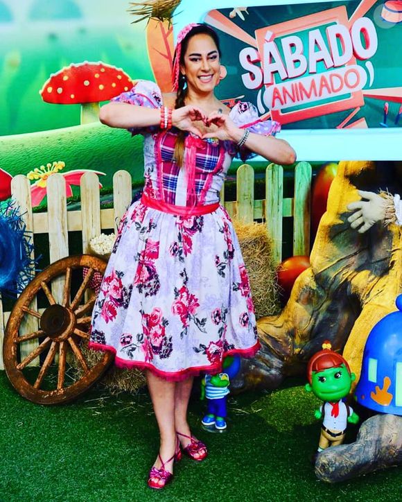 Silvia Abravanel sempre gostou de manter o cabelo em um tom de castanho médio/escuro