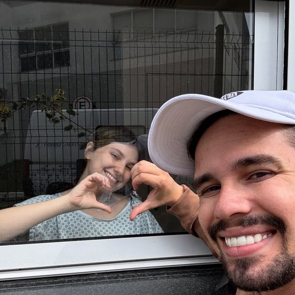 Segundo o jovem, Isabel Veloso já demonstrava certo ciúme do marido com a jovem que hoje é a sua namorada