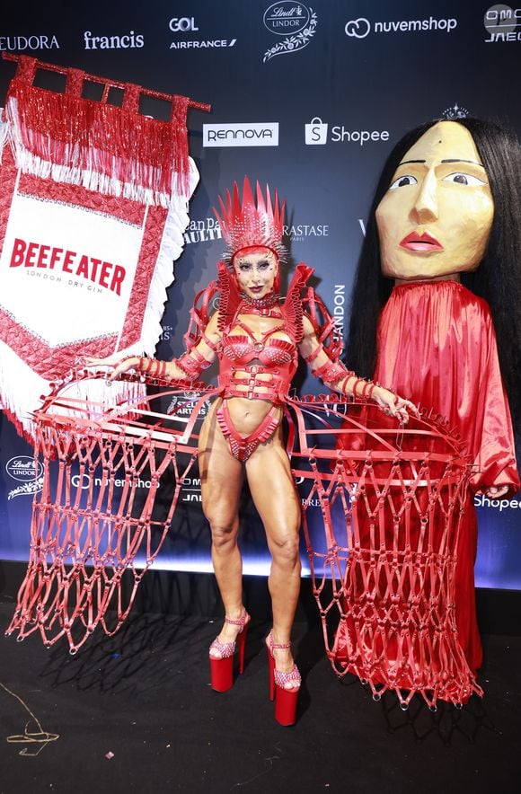 Sabrina Sato no Baile Vogue 2026: apresentadora surgiu em look maximalista na festa