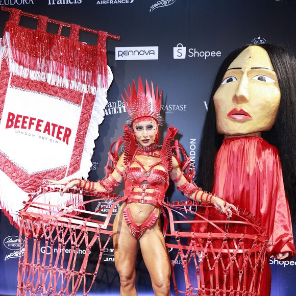 Sabrina Sato no Baile Vogue 2026: apresentadora surgiu em look maximalista na festa