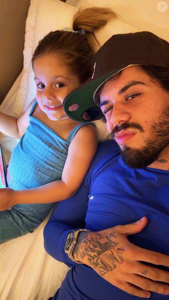 Mais cedo, Zé Felipe mostrou um clique ao lado de Maria Flor