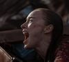 O filme se passa em uma pequena cidade litorânea que, após ser devastada por um furacão, fica com suas ruas alagadas e infestadas de tubarões famintos
