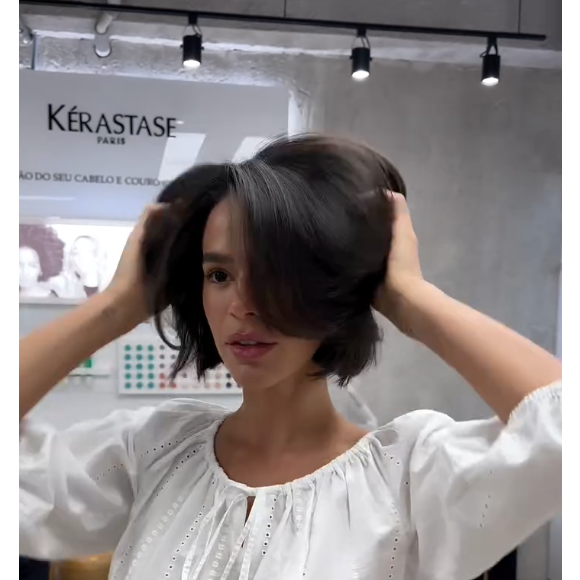 Segundo a visagista e terapeuta capilar Mari Borges, cada vez mais as mulheres têm apostado em cortes de cabelo que transmitem leveza, como o french bob