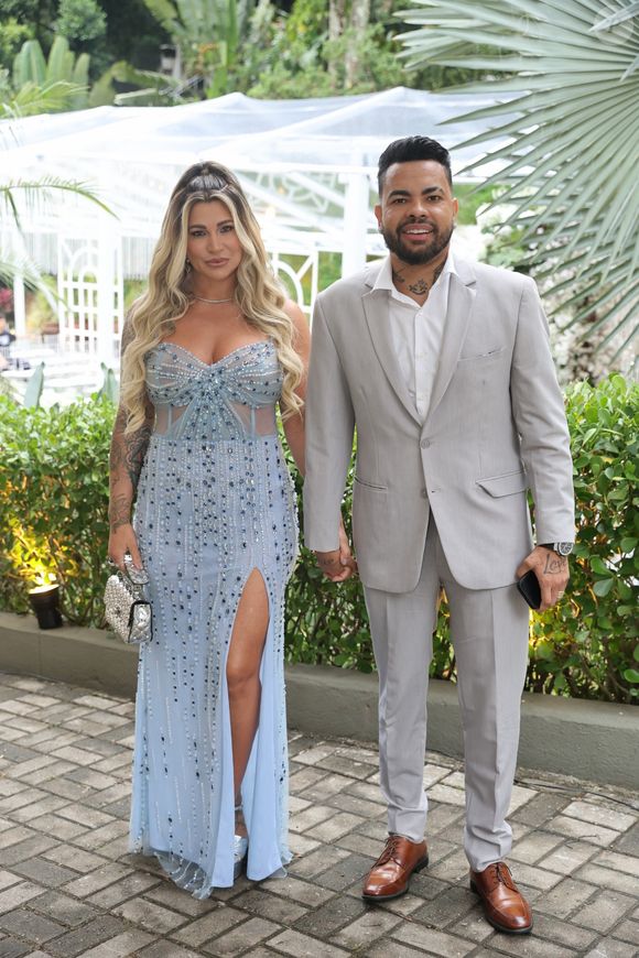 Danielle Souza, ex-samambaia do programa 'Pânico na TV', roubou a cena com vestido com pedrarias