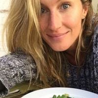 A sopa de legumes favorita de Gisele Bündchen é perfeita para aquecer seu Inverno: com brócolis, cenoura e batata, essa receita tem menos de 200 calorias e ajuda no controle do peso