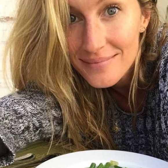 A sopa de legumes favorita de Gisele Bündchen é perfeita para aquecer seu Inverno: com brócolis, cenoura e batata, essa receita tem menos de 200 calorias e ajuda no controle do peso