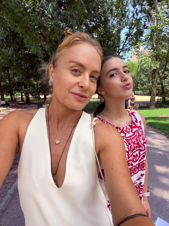 Eva é comparada fisicamente à mãe, Angélica, e ao pai, Luciano Huck