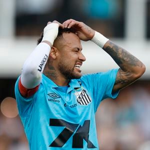 Neymar causou espanto entre internautas, como mostram comentários extraídos da página Choquei, do X