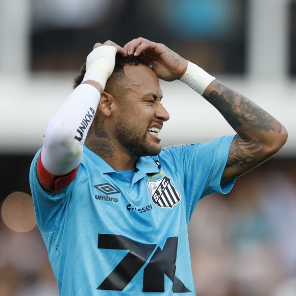 Neymar causou espanto entre internautas, como mostram comentários extraídos da página Choquei, do X