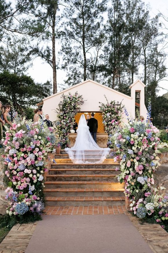 Giovanna Lancellotti usou um vestido feito pelo estilista francês Giambattista Valli