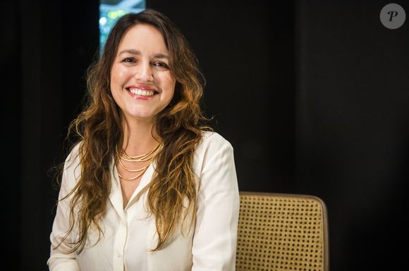 Autora do remake de 'Vale Tudo', Manuela Dias guarda o segredo sobre quem vai matar Odete Roitman (Debora Bloch)