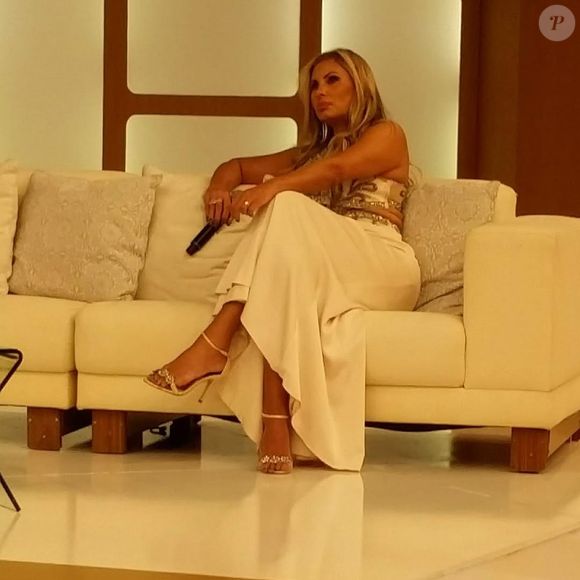 Ângela Bismarchi causou controvérsia ao falar abertamente sobre a cirurgia de reconstrução do hímen, para dar a virgindade de presente ao então marido