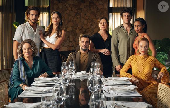 Novela 'Mania de Você': Luma cresceu sem a mãe, criada por Molina (Rodrigo Lombardi) e Mércia (Adriana Esteves).