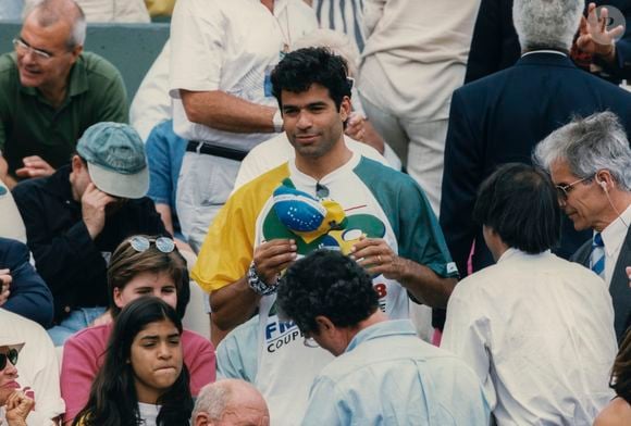 Raí foi um ex-meia histórico da Seleção Brasileira e ídolo do São Paulo e do Paris Saint-Germain, que conquistou a Copa do Mundo de 1994 com o Brasil. Ele foi o camisa 10 e capitão da equipe no início do torneio nos Estados Unidos
