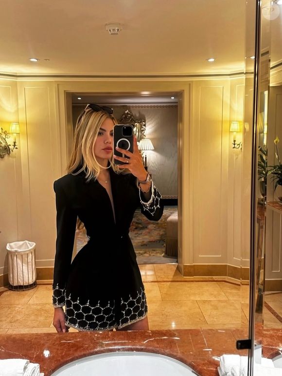 Em meio a rumor de affair com Virginia, Vini Jr. combinou com Day Magalhães dela lhe visitar no hotel da Coreia do Sul onde ele está hospedado