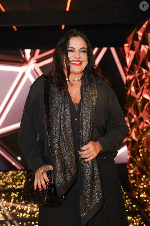 Fabíola Reipert, semanas depois, postou que a Globo teria proibido seus programas de associar os nomes de Zeca Camargo e Raí. ‘O que será que eles têm para esconder, hein?’