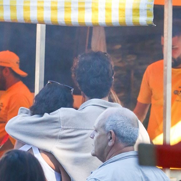 Shawn Mendes não econimizou nos carinhos com Bruna Marquezine